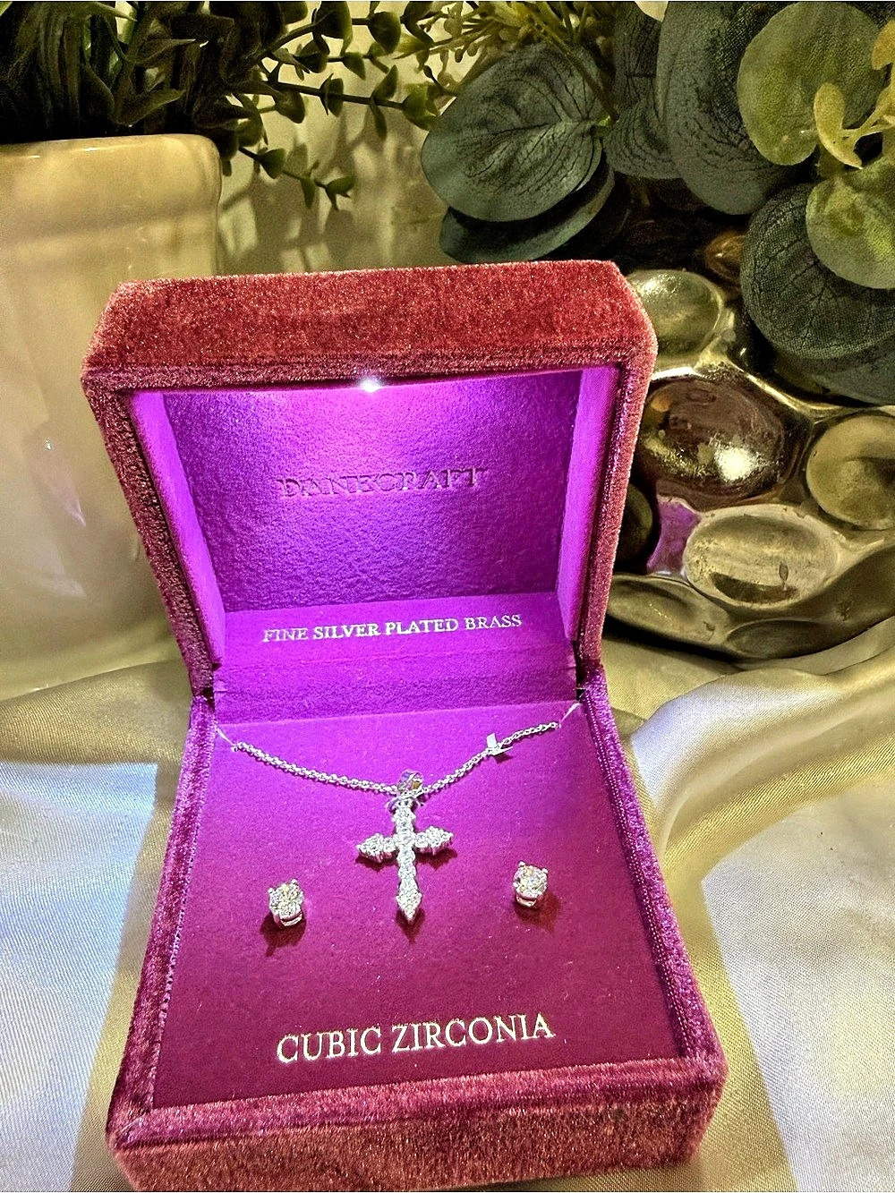 DaneCraft Cross Pendant Jewelry Set in Silver  New without tags